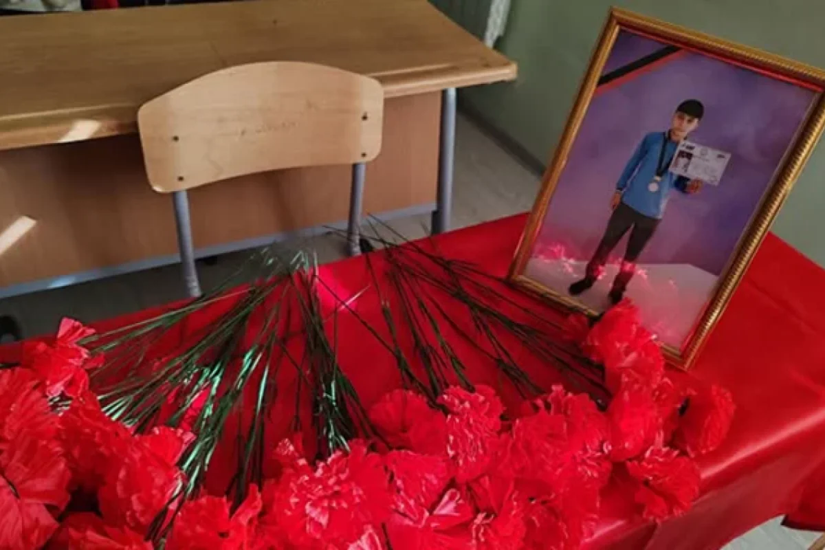 İndi partasına qərənfillər düzülüb...- - FOTOLAR