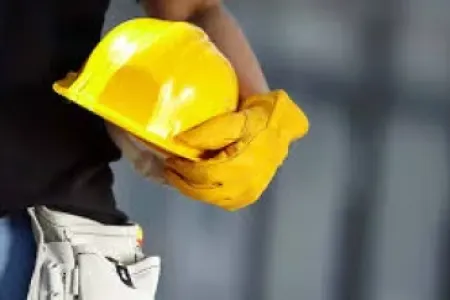 “Azərenerji”nin 2 əməkdaşı işıq dirəyindən yıxıldı, biri öldü
