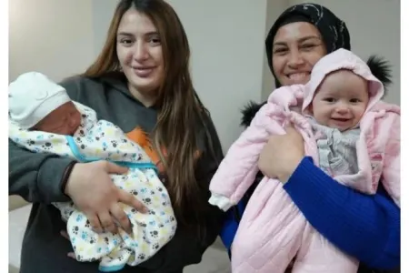Ana və qızı eyni vaxtda ana oldular