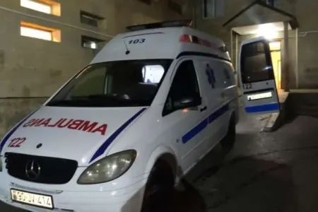 Qardaşı 27 yaşlı qadını bıçaqladı