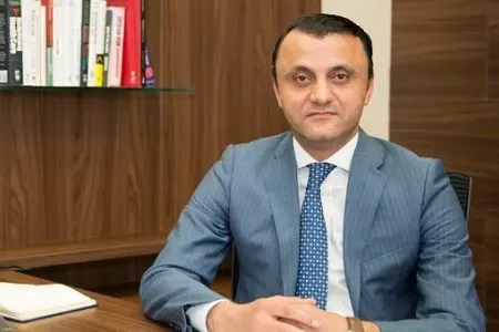 Vüqar Qurbanov xanım həkimə vəzifə verdi