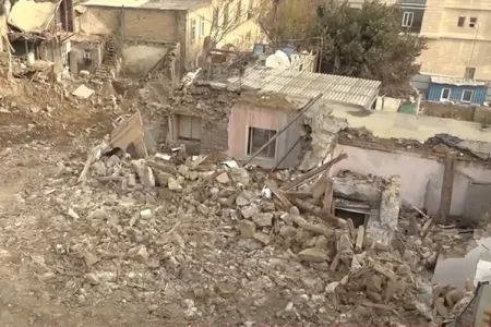 “Gecədən səhərə kimi otururuq ki, traktor gələcək"