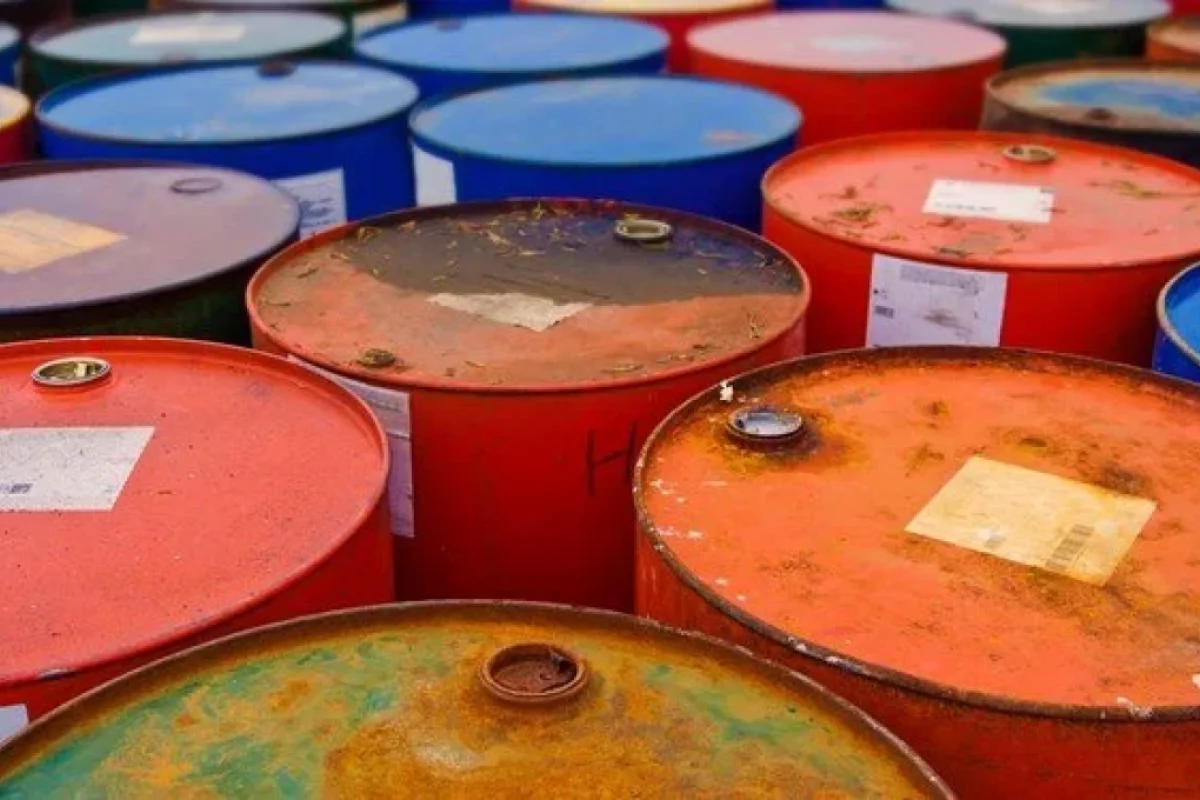 1,2 milyon litr neft oğurlandı