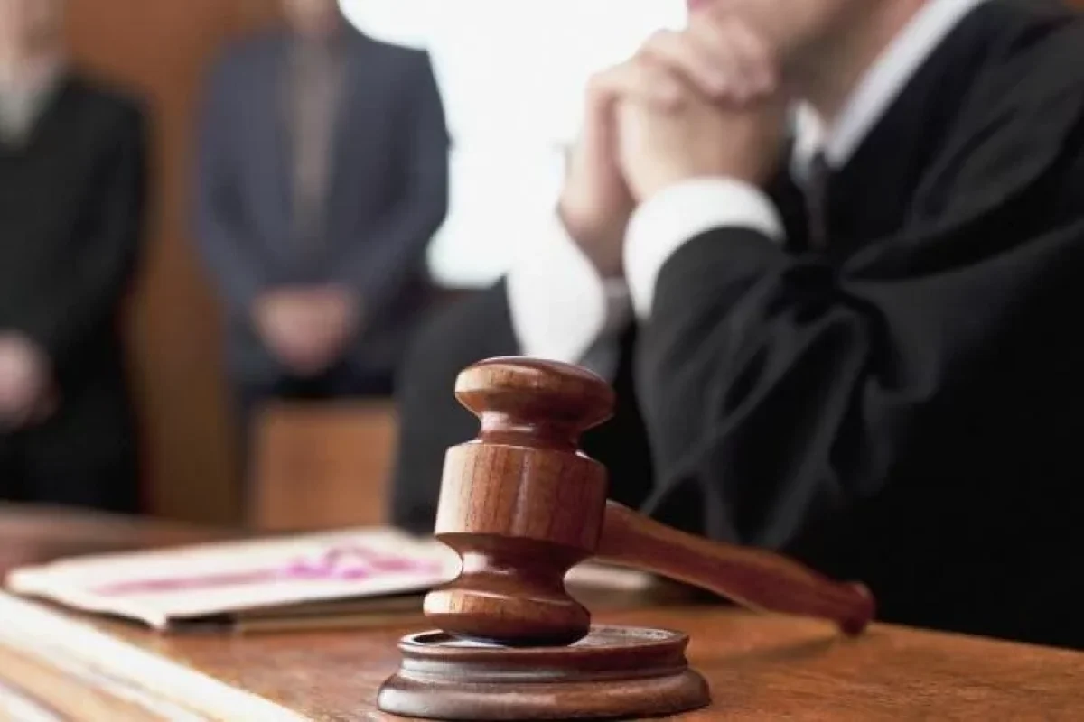 Azərbaycanda 3 vəkilin fəaliyyəti dayandırıldı