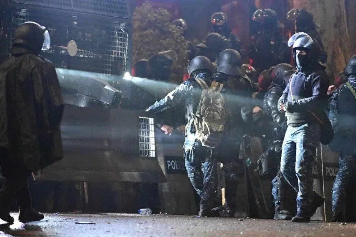 Tbilisidə 12 polis yaralandı