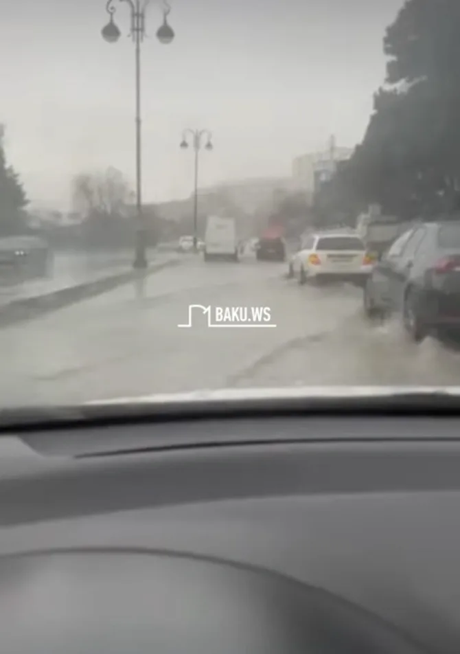 Bakıya yağan güclü yağışdan sonra yollardakı - VƏZİYYƏT