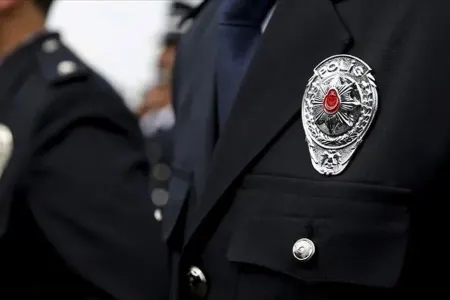 Polis məmurundan ağlasığmaz fırıldaq - Milyarder iş adamını belə aldatdı