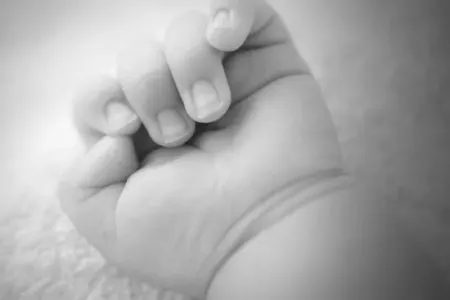 Yeni doğulan körpəsini diri-diri BASDIRDI