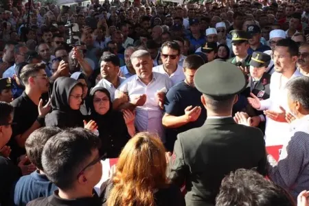 Adanada şəhid konvoyunda qəza - Yaralılar var