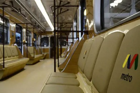 Metroda problem: Sərnişinlər düşürüldü - – AÇIQLAMA