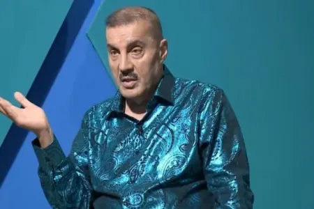 Əməkdar artist hirslənib soyadını dəyişdi