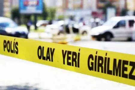 Yol kənarında duran adama atəş açıldı