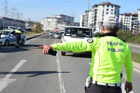 Rizədə maşın dərəyə aşdı - FOTO