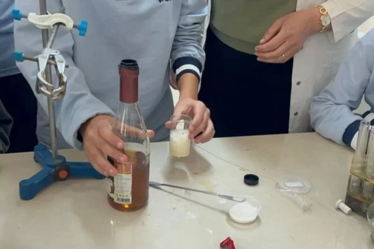 Bu məktəbdə müəllim və şagirdlər təcrübə zamanı - YARALANDI