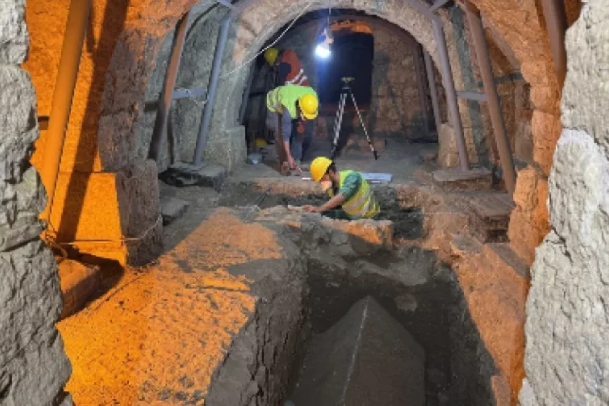 Türkiyədə maraqlı arxeoloji tapıntı: - "Santa Klaus"un məzarı ola bilər