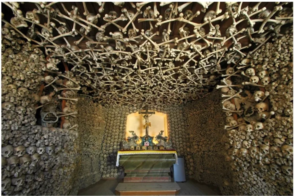 İnsan kəlləsindən düzəlmiş məbəd - FOTOLENT