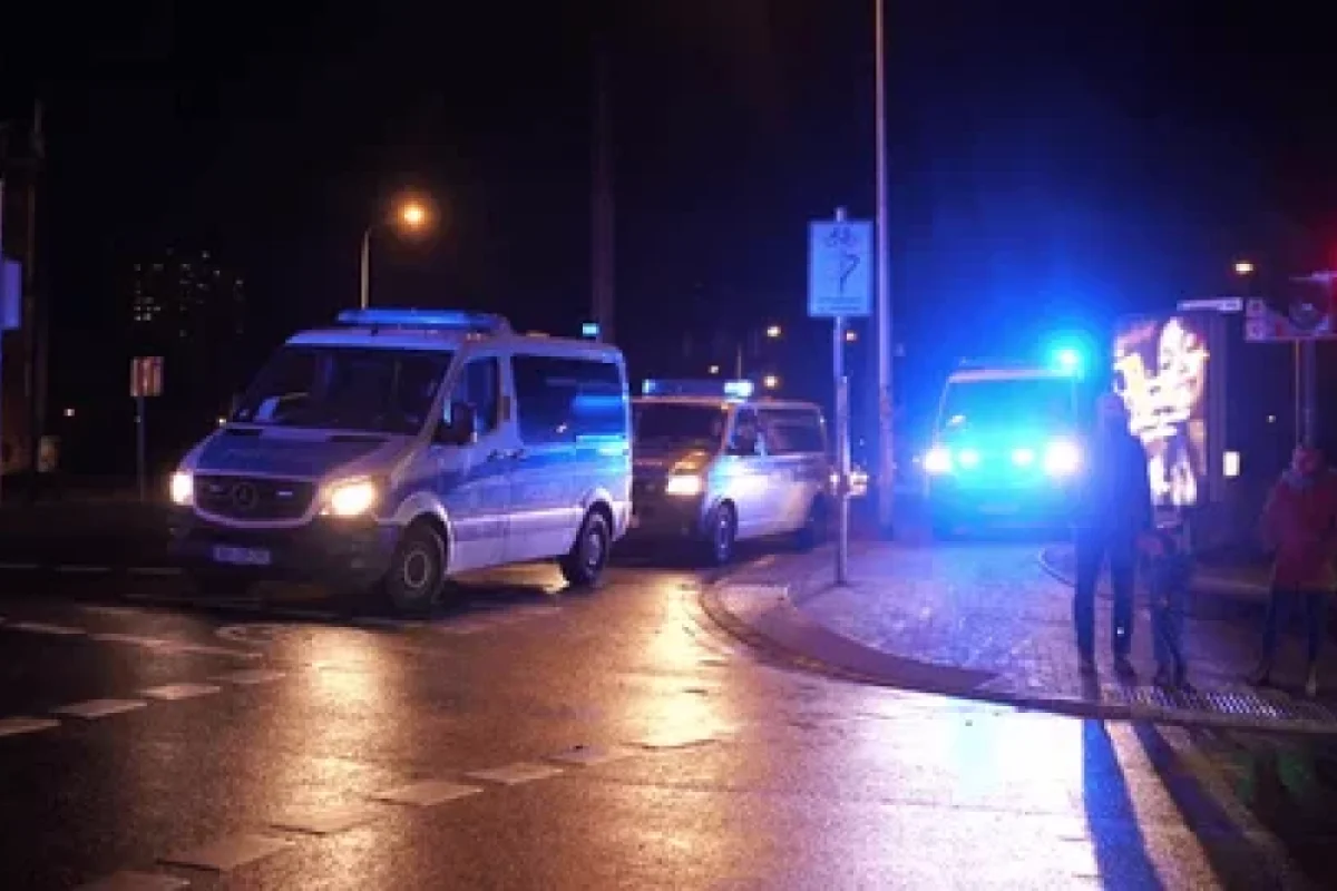 İtini gəzdirən gənci maşın vurdu - FOTO