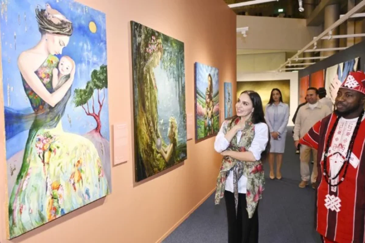 Leyla Əliyeva nigeriyalı heykəltəraşın sərgi açılışında - FOTOLAR