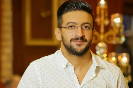 Uşaq mikrofonu Abbas Bağırovun əlindən almaq istədi