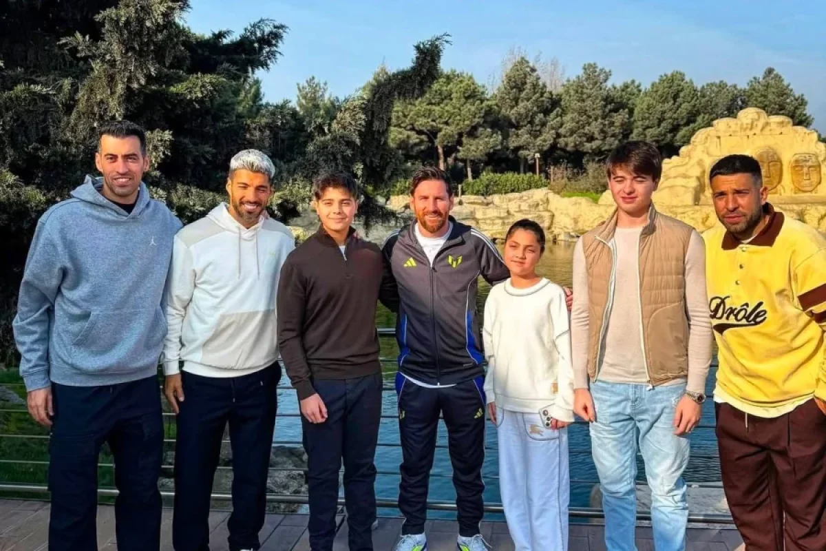 Prezidentin nəvələri Messi ilə bir arada - FOTO