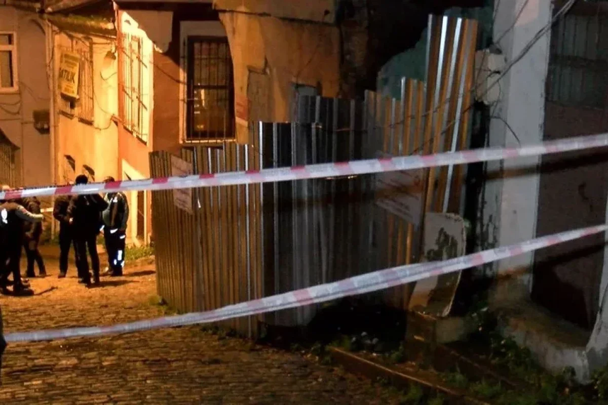 İstanbulda çökən bina bu məşhurun imiş - FOTO