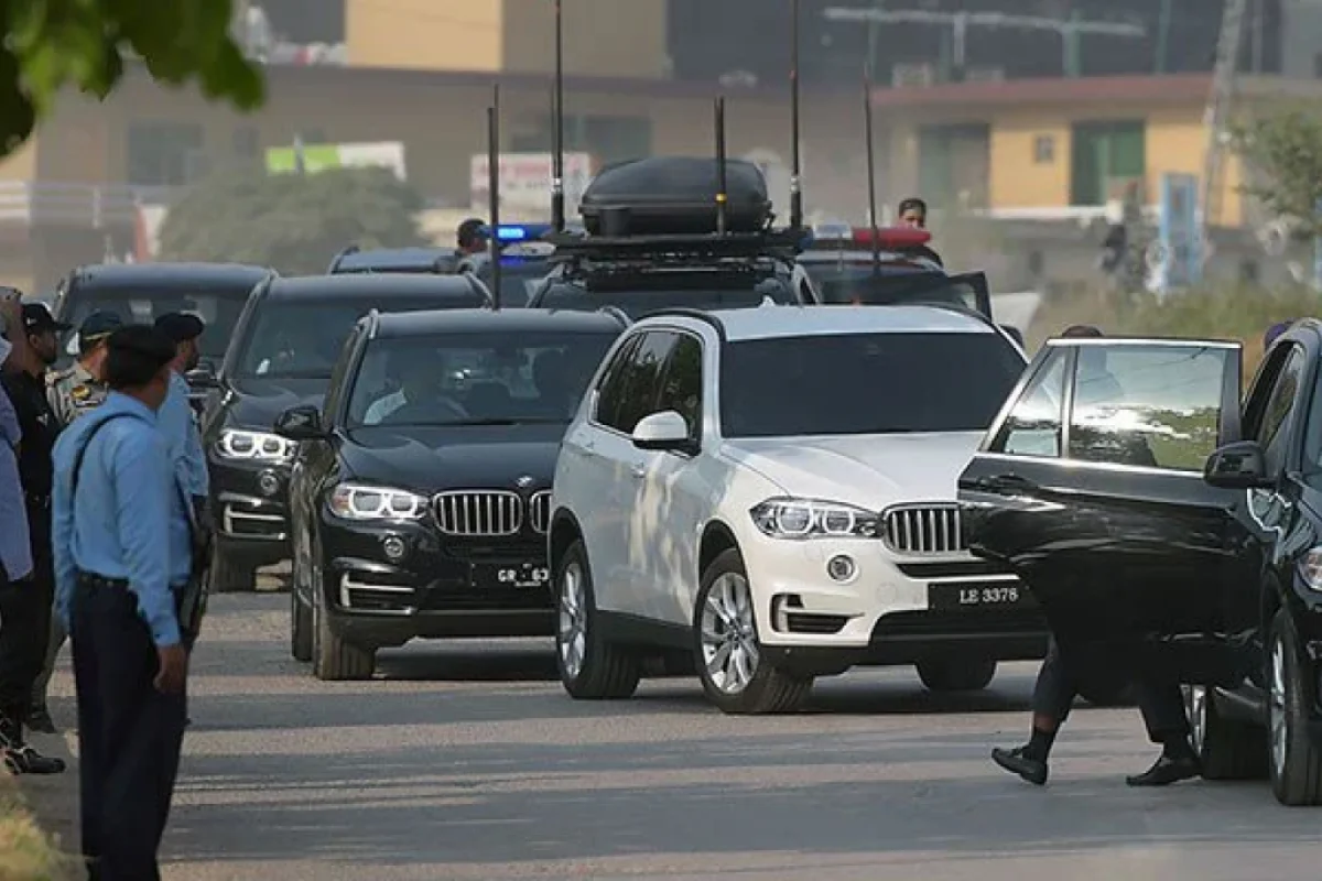 Nazir qəzaya düşdü, sürücüsü öldü