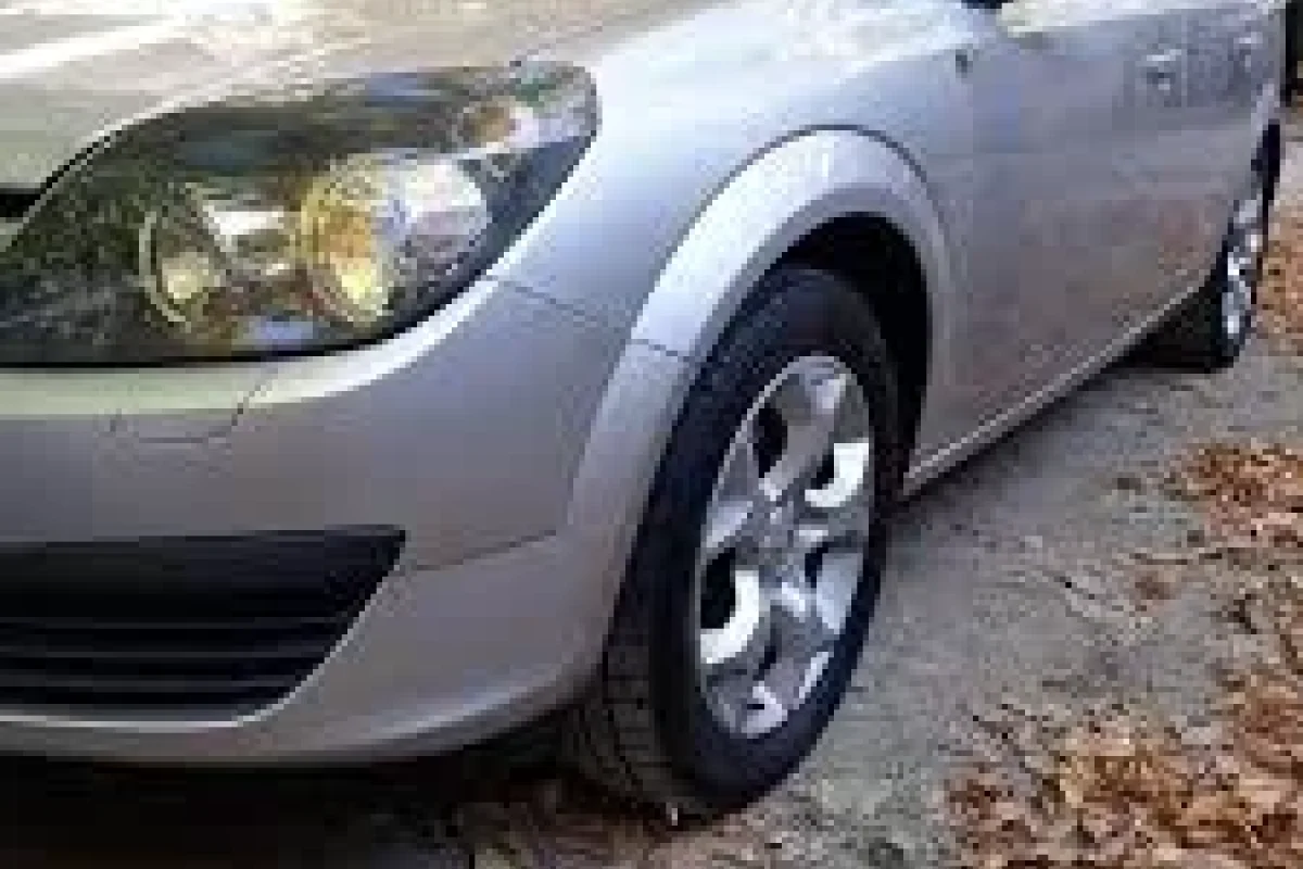 Xalq artistimiz avtomobili sıxışdırıb təhlükə yaratdı - VİDEO