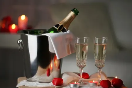 Şampanla Yeni il ritualı - – İçkini küllə içmək