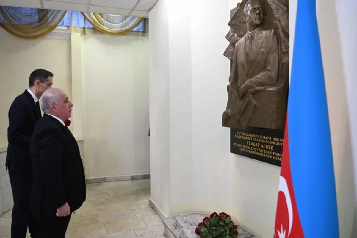 Azərbaycanın Baş naziri Moskvada Heydər Əliyevin xatirəsini anıb
