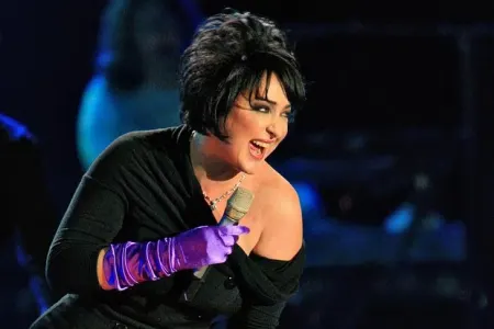 Məşhur müğənni özünə qara gün üçün kişi axtarır