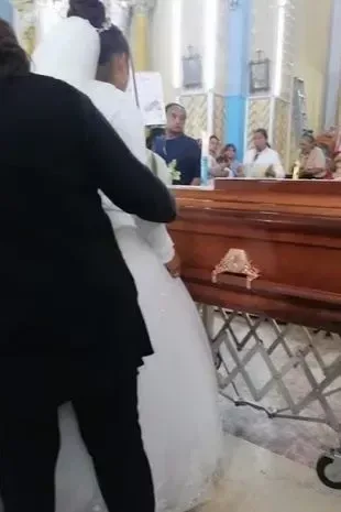 Bəy toya 1 həftə qalmış öldü, qız yasa gəlinlikdə gəldi