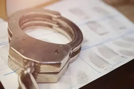 16 yaşlı azərbaycanlı oğlan anasının sevgilisini öldürdü