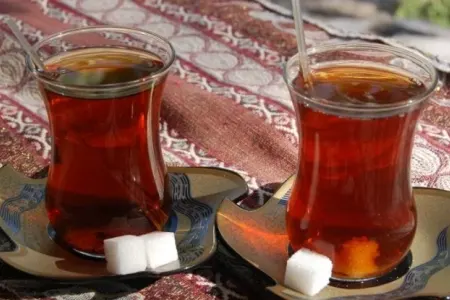 Həkim çayın faydalı xüsusiyyətlərindən danışdı