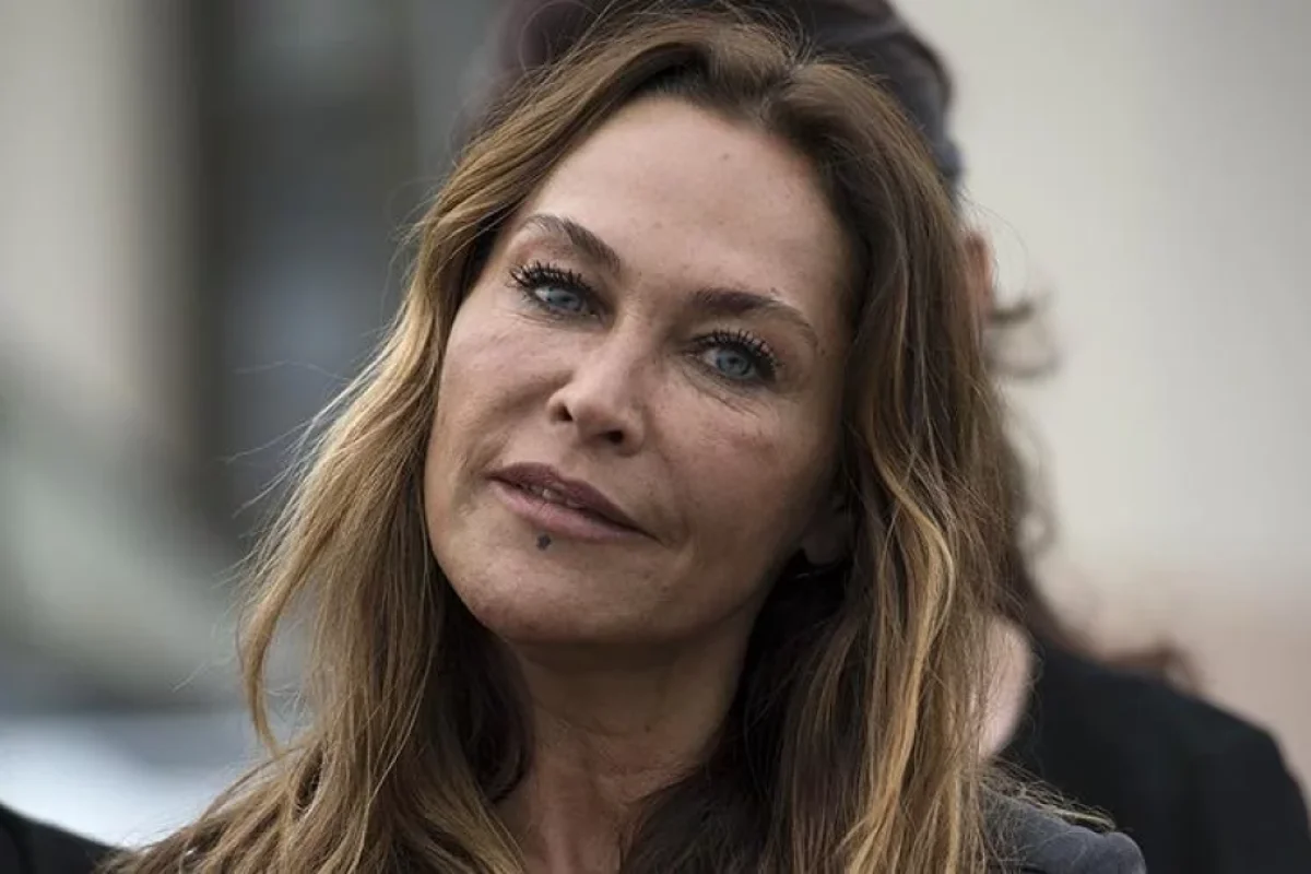 Hülya Avşar: - 10 ildir ki, təkəm