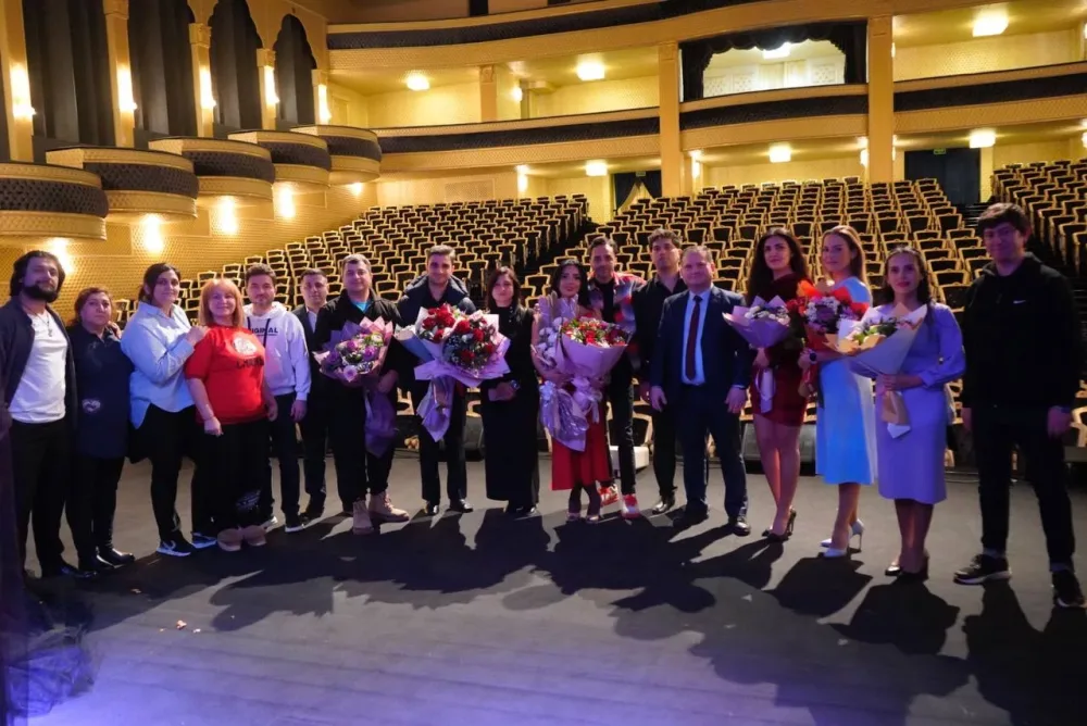Akademik Musiqili Teatr Gəncədə alqışlarla qarşılandı - FOTO