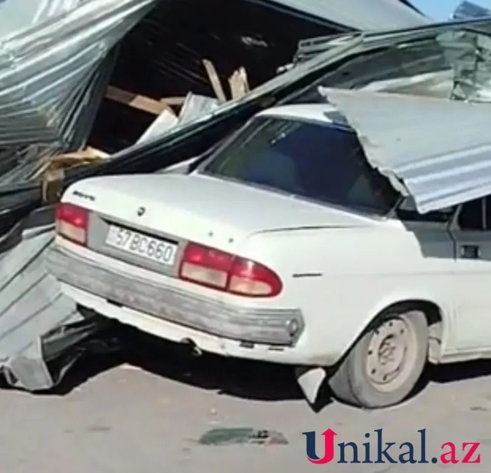 Güclü külək marketin dam örtüyünü uçurdu - FOTOLAR