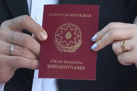 Azərbaycanda evlənmək istəyənlərin sayı azalıb