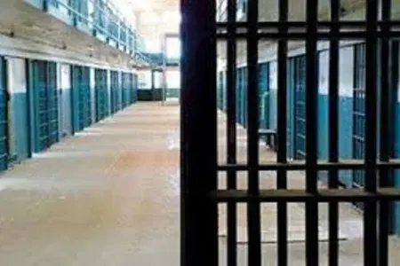 DƏHŞƏTLİ CİNAYƏT - Kişi həyat yoldaşı və 7 yaşlı oğlunu - QAZLA BOĞMAQ İSTƏDİ