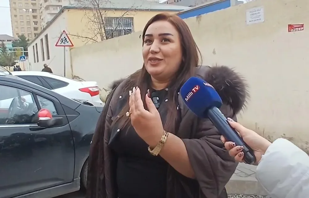 Müəllim direktoru məhkəməyə verdi - FOTO