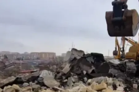 Saray körpüsünün söküntüsünə başlanıldı - VİDEO