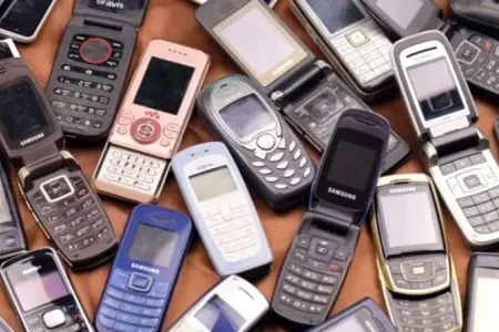 Zibilliyə atdığınız köhnə telefonlarınızdan kiçik bir sərvət qazana bilərsiz