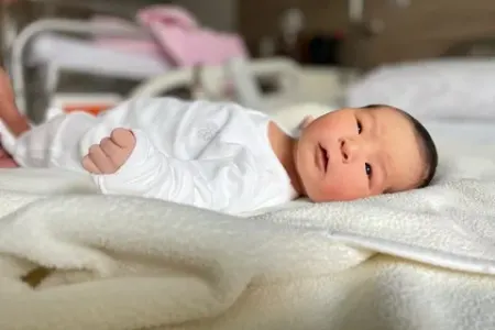 Dünyada İLK: Yeni mayalanma növü ilə körpə doğuldu - – FOTO