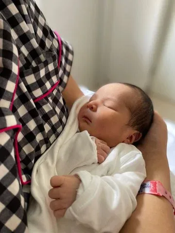 Dünyada İLK: Yeni mayalanma növü ilə körpə doğuldu - – FOTO