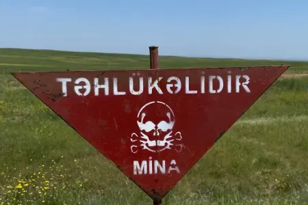 Hərbçimiz minaya düşdü