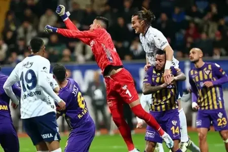 "Fənərbaxça"ya çempionluq yarışında ağır zərbə