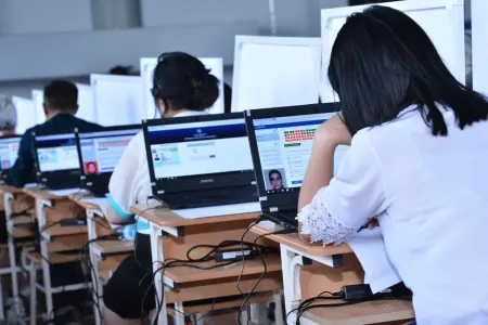 Bu gün onlar imtahan verir