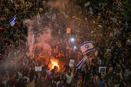 Minlərlə israilli küçələrə axışdı