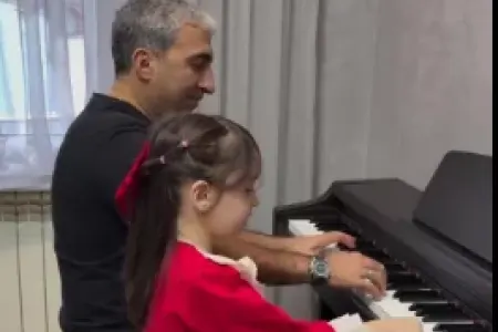 Əməkdar artistin nəvəsi ilə maraqlı VİDEOSU