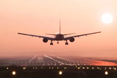 Təyyarə binaların üzərinə düşdü: 10 ölü, 15 yaralı