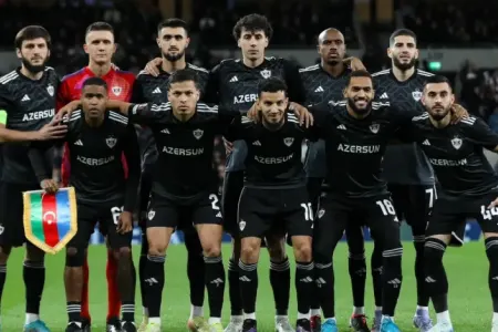 "Qarabağ" müdafiəçi alır